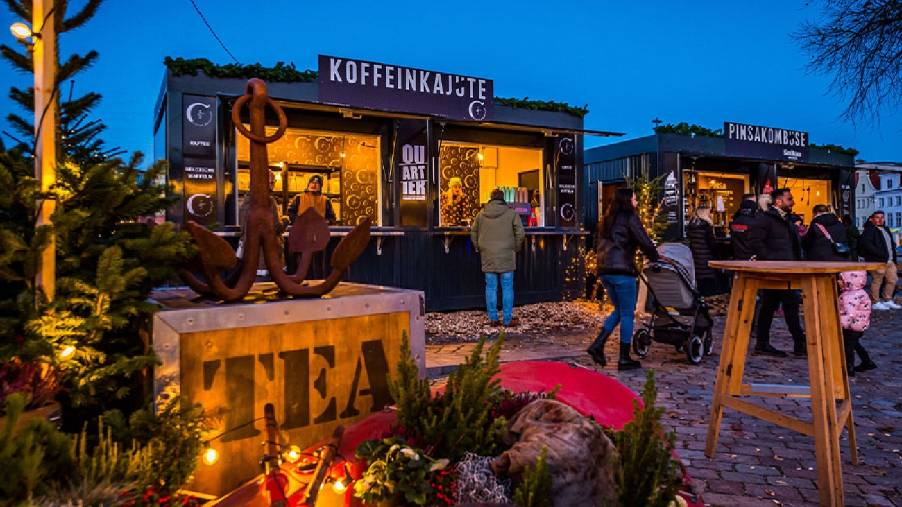 Weihnachtsstände beim Hafenglühen in Lübeck. (c) Olaf Malzahn