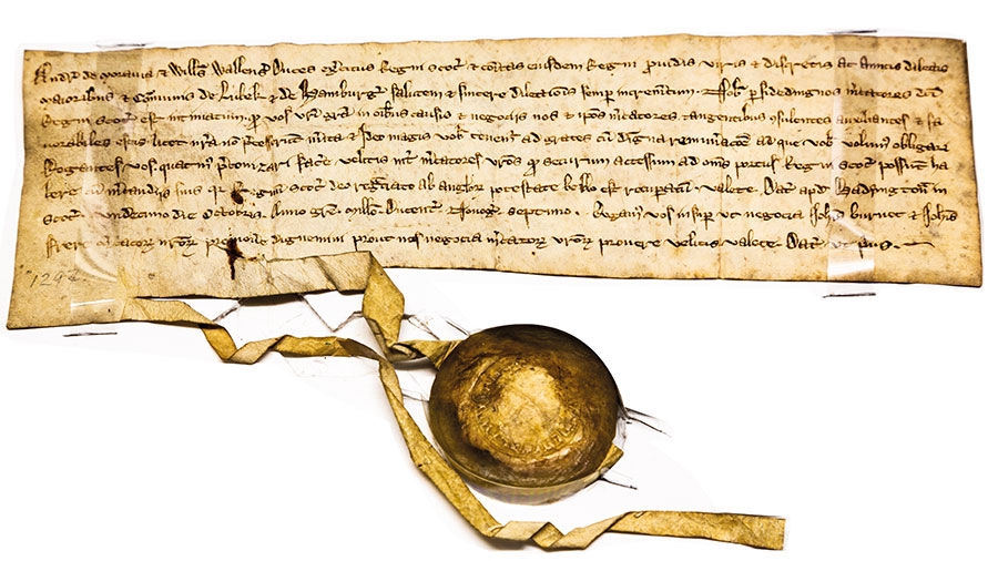 Ein altes Pergament mit einem goldenen Siegel.