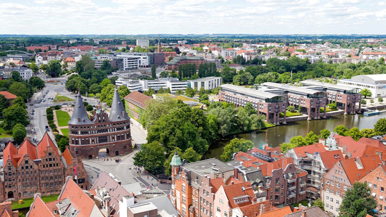 Das Holstentor aus der Hansestadt Lübeck.