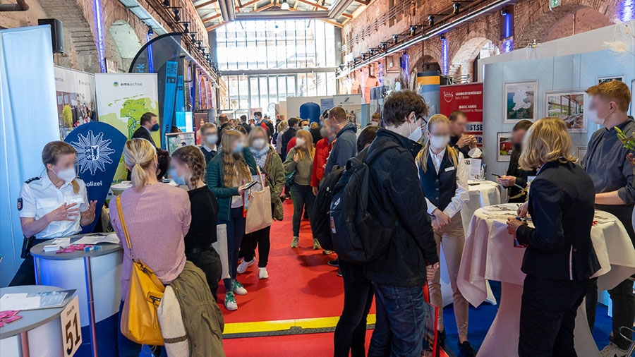 Ein Gang in der jobmesse lübeck.