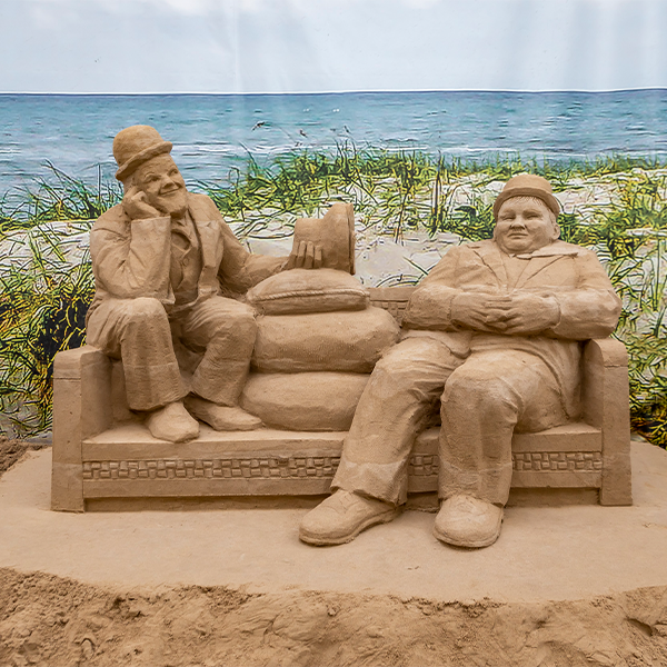 Dick & Doof Sandskulptur.