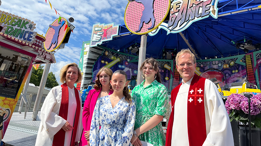 Konfirmation auf dem Lübecker Volksfest.