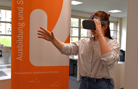 Berufliche Zukunft mit VR Brille entdecken.