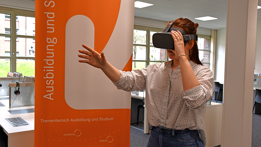 Berufliche Zukunft mit VR Brille entdecken.
