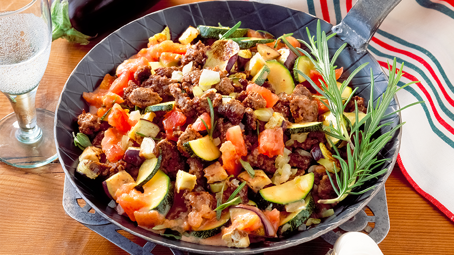 Zucchini-Hackfleischpfanne mit Feta.