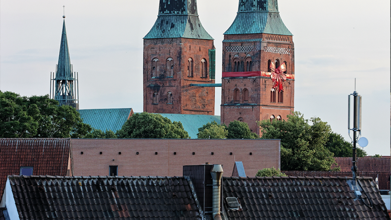 Dom zu Lübeck mit Schleife.