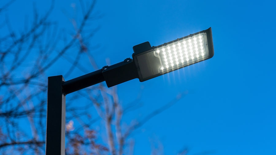 Eine LED Lampe, im öffentlichen Verkehrsraum.