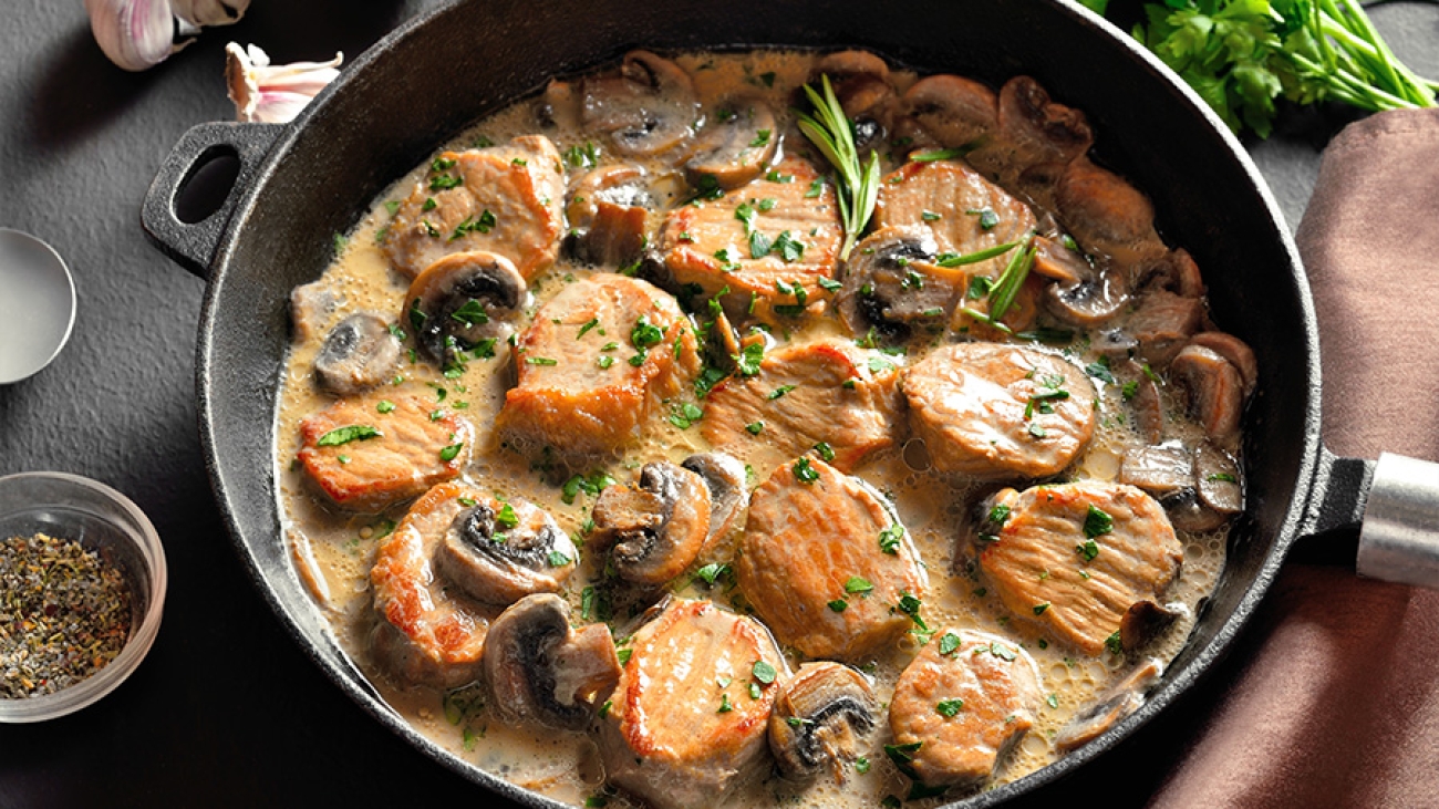 AdobeStock_601684744 Schweinefilet mit Champignons