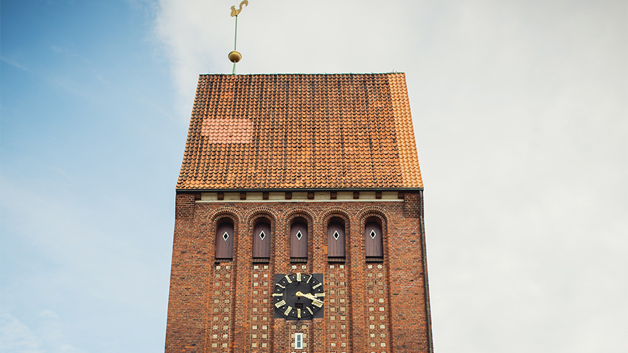 Der Turm der Kücknitzer Kirche